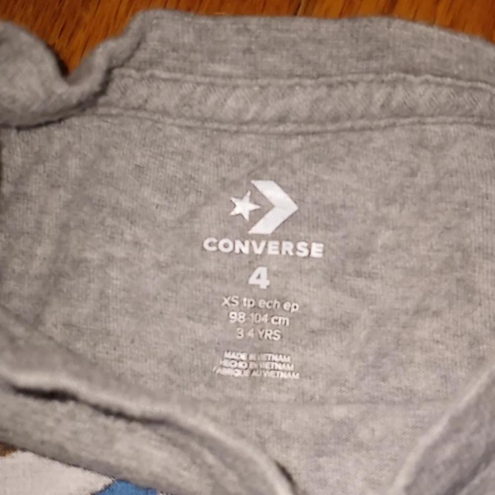 Converse All Star Sneakers Gray Short Sleeve T-Shirt Size 4